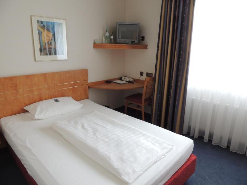 Airport Business Hotel Koeln Exterior photo