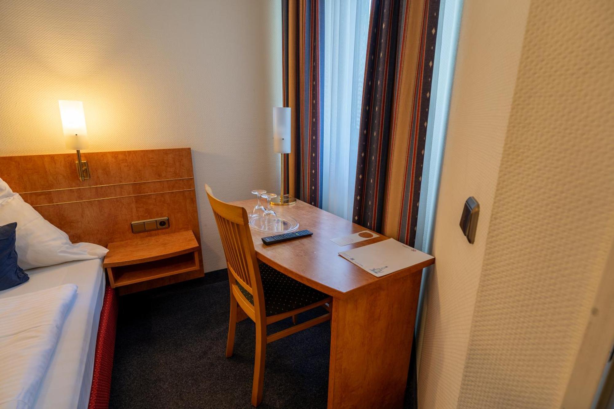 Airport Business Hotel Koeln Exterior photo